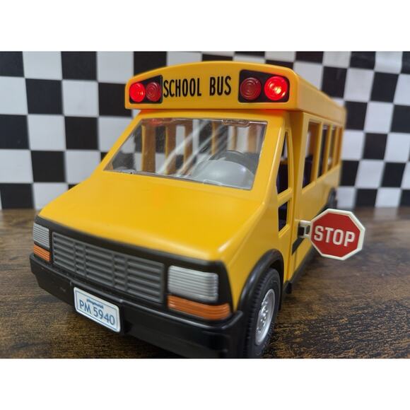 2011 PLAYMOBIL YELLOW SCHOOL BUS WITH FLASHING LIGHTS PM 5940 - Picture 1 of 10